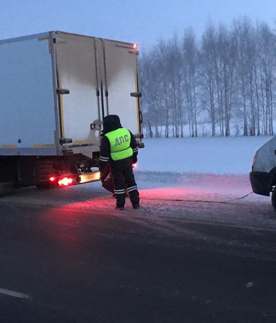 В Татарстане автоинспекторы помогли иногороднему водителю, оказавшемуся в трудной ситуации