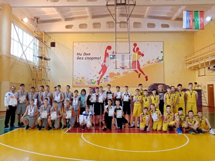 В Камских Полянах прошло Открытое первенство по баскетболу к 100-летию ТАССР