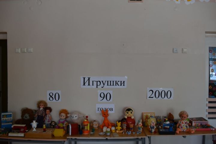 Камполянский детский сад «Айгуль» организовал выставку «Игрушки 80-х, 90-х, 2000 годов»