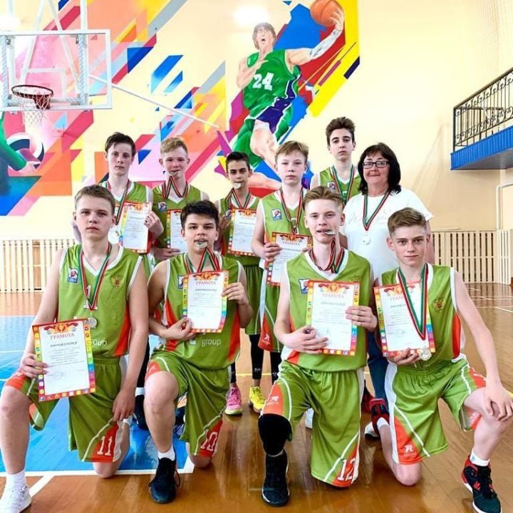 Камполянские спортсмены на соревнования по баскетболу в пгт Алексеевское