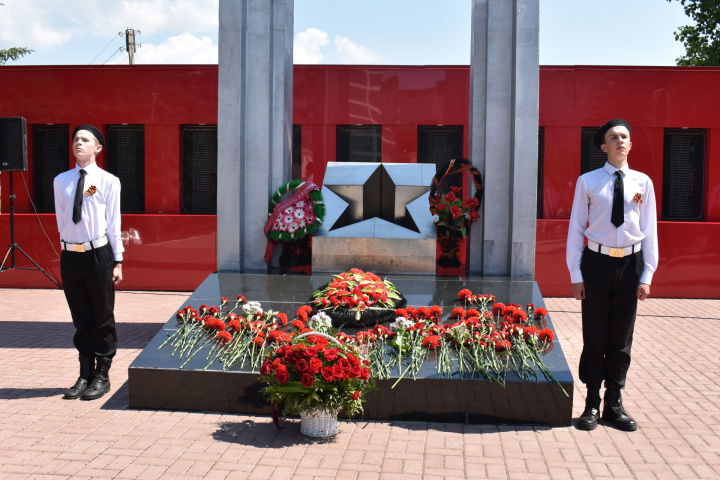 Сегодня в Камских Полянах у Монумента Победы состоялся митинг, посвященный Дню памяти и скорби