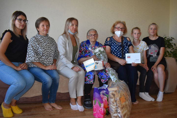 Сегодня в Камских Полянах труженица тыла отметила 90-летний юбилей