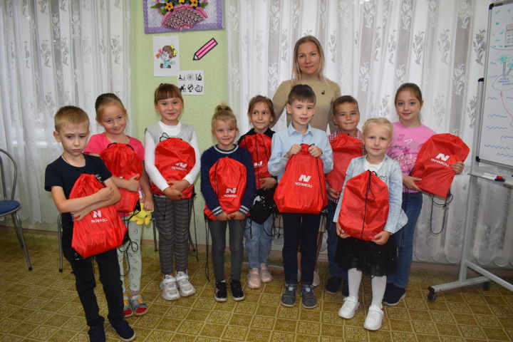 В Камских Полянах акция «Помоги собраться в школу!» продолжается