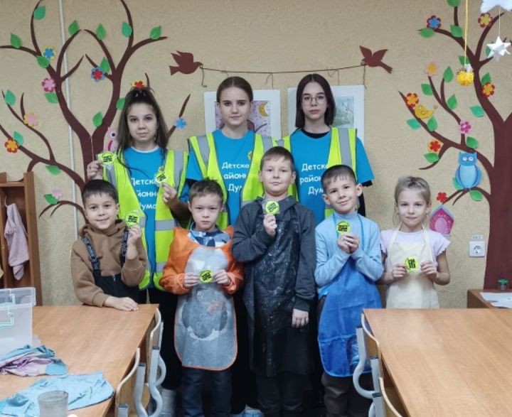 Активисты Детской районной Думы провели пропагандистскую акцию «Стань заметней»