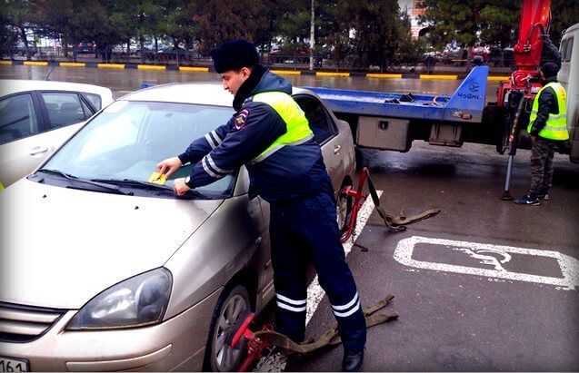 Татарстанцам напомнили о штрафах за парковку на местах для инвалидов