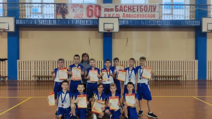 Баскетболисты из Камских Полян заняли почетное 3 место