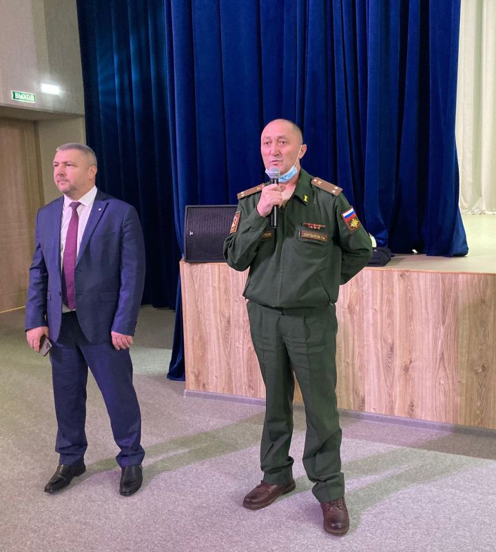 В культурном центре «Чулман-Су» прошла встреча с военным комиссаром города Нижнекамска