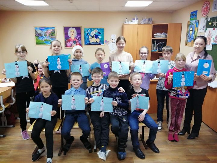 В камполянской группе объединения «Палитра» прошел мастер-класс по изготовлению новогодней открытки «Снеговик пожеланий»