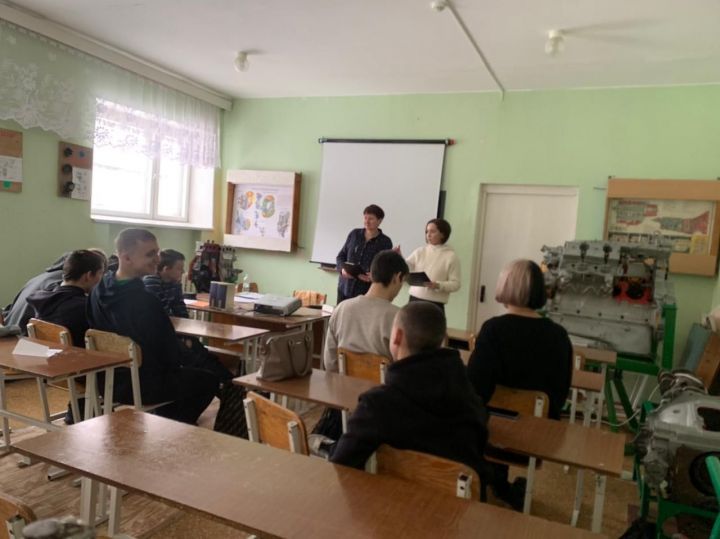 В Камско - Полянском колледже НМК для студентов 2 курса сотрудники библиотеки провели интеллектуальную игру «По лабиринтам права»