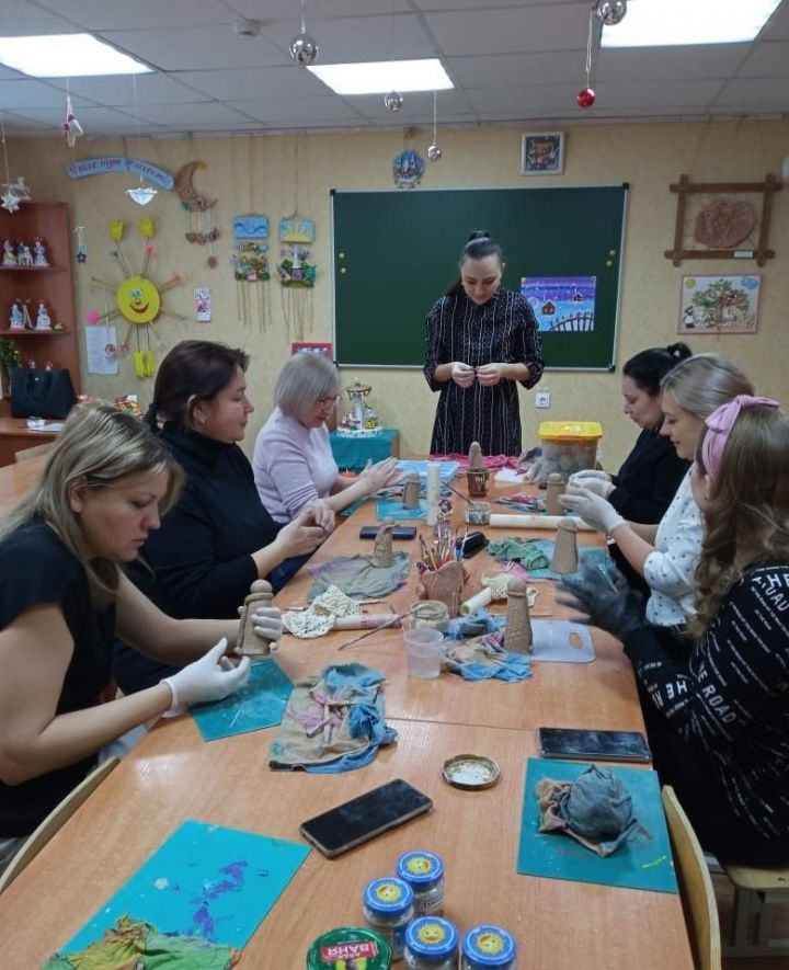 Для работников коллектива Центра детского творчества «Радуга» провели мастер-класс