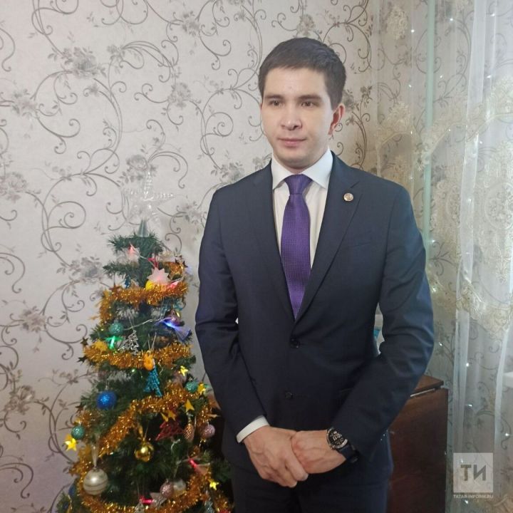 «Елка желаний»: Президент Татарстана подарил сыновьям участника СВО «умные» колонки