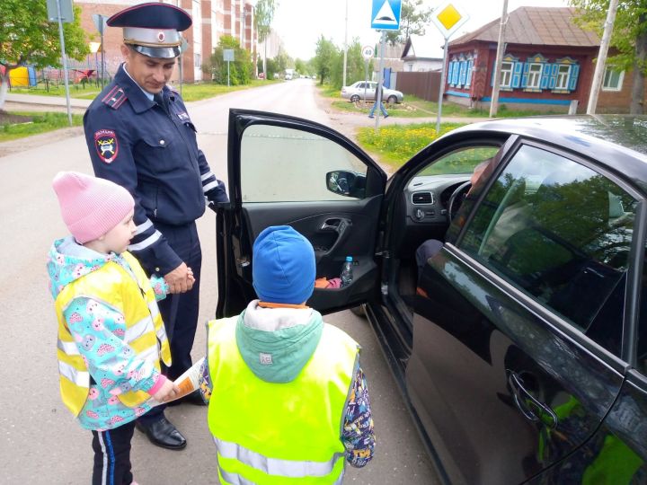 В Татарстане сотрудники Госавтоинспекции проводят акцию «Ребенок - главный пассажир!»