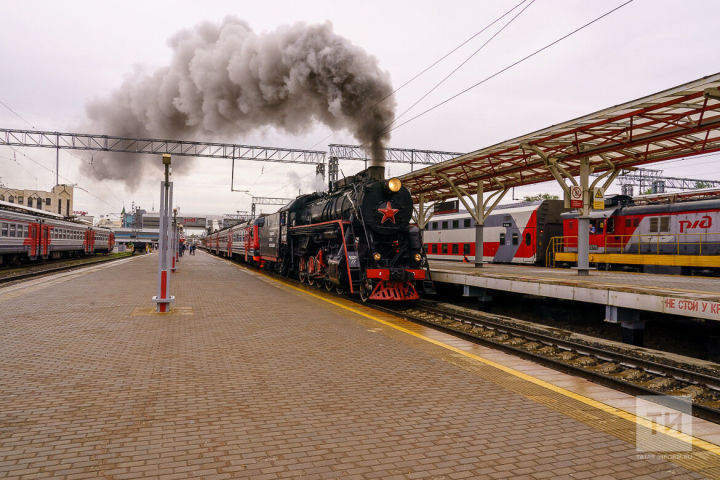 Из Казани в Свияжск запустили ретропоезд на паровой тяге