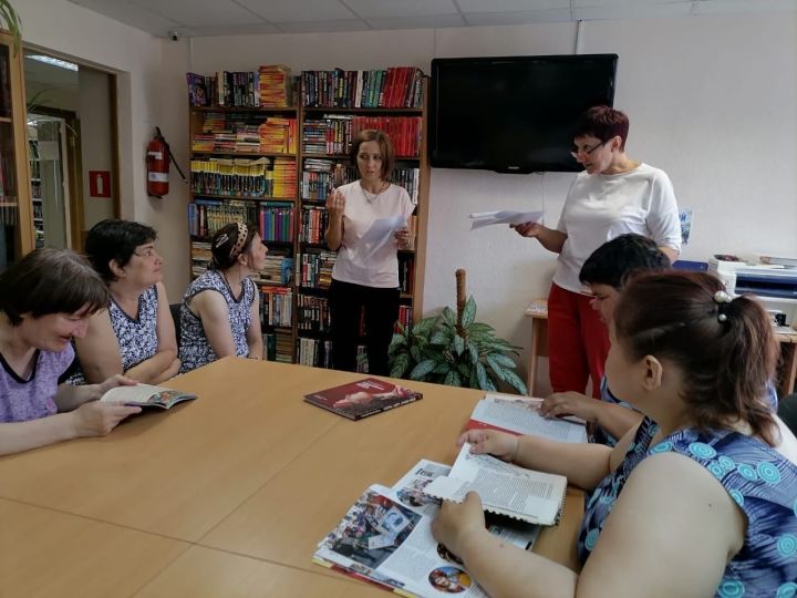 Работники Камско - Полянской библиотеки провели этнографический круиз "Народов много, страна одна"