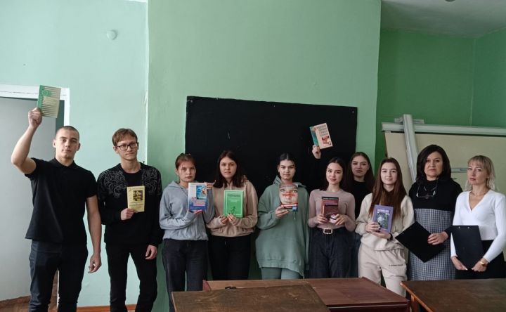 Сотрудники камполянской библиотеки провели для студентов урок «Наркотики: Путешествие туда без обратно»