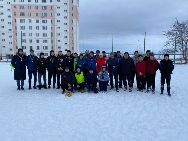 В Камских Полянах прошел новогодний турнир по мини-футболу на кубок  молодёжного центра «Алан»