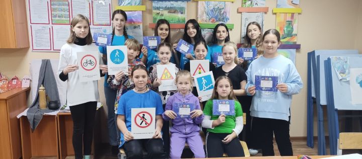Активисты ДРД провели викторину по ПДД с обучающимися объединения «Палитра»