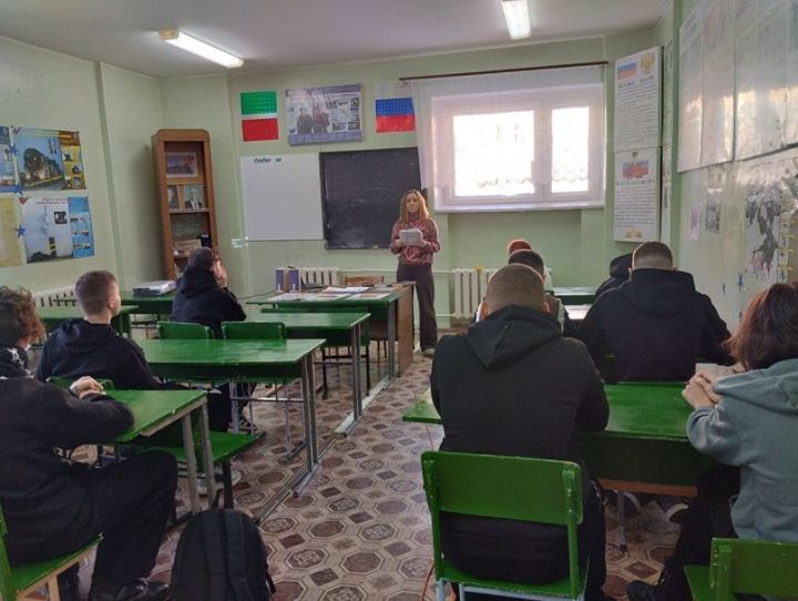 Для студентов Камско - Полянского колледжа сотрудники библиотеки провели библиографическое досье