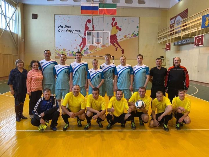 В Камских Полянах прошел товарищеский турнир по мини-футболу