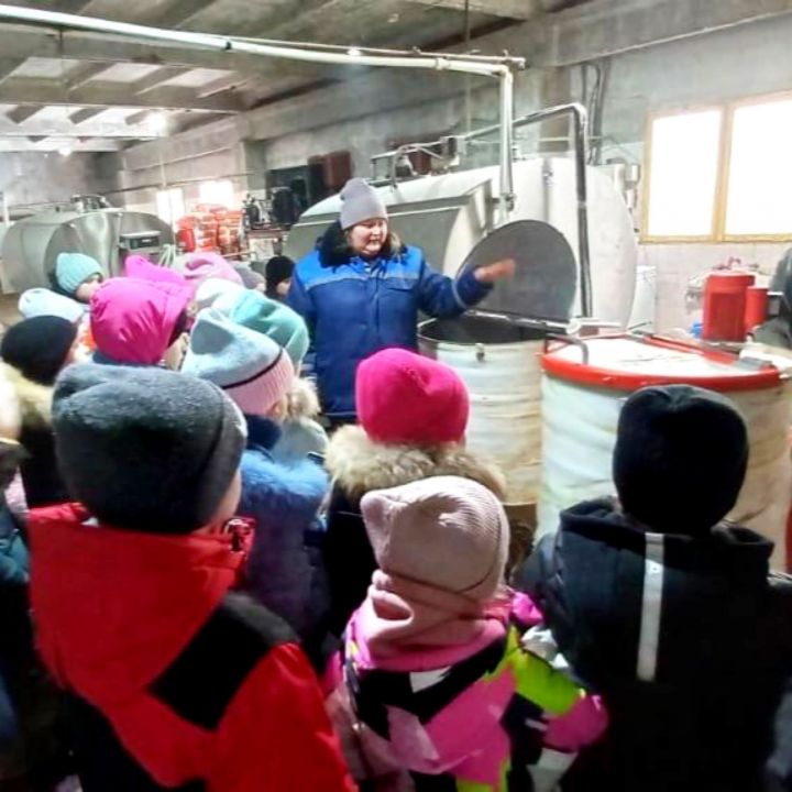 Учащиеся камполянской школы посетили животноводческую ферму