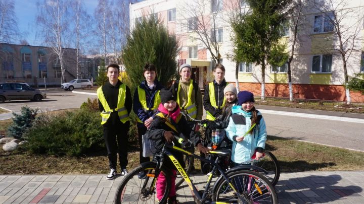 В пгт Камские Поляны прошла акция «Засветись!»