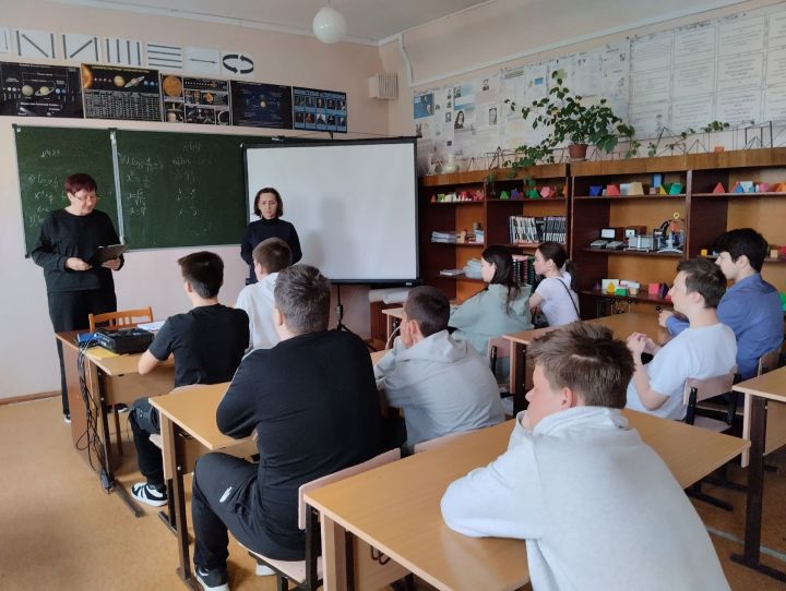 Для студентов 1 курса НМК прошло патриотическое мероприятие в поддержку российских военнослужащих