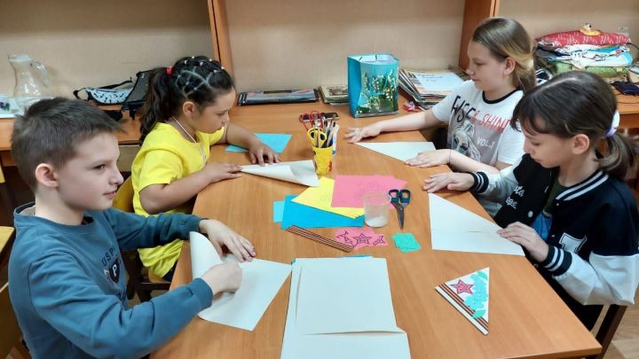 В ЦДТ «Радуга» провели мастер - класс по изготовлению писем-треугольников