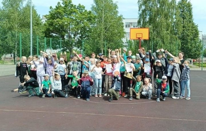 Активисты Детской районной Думы провели зарядку с воспитанниками лагеря