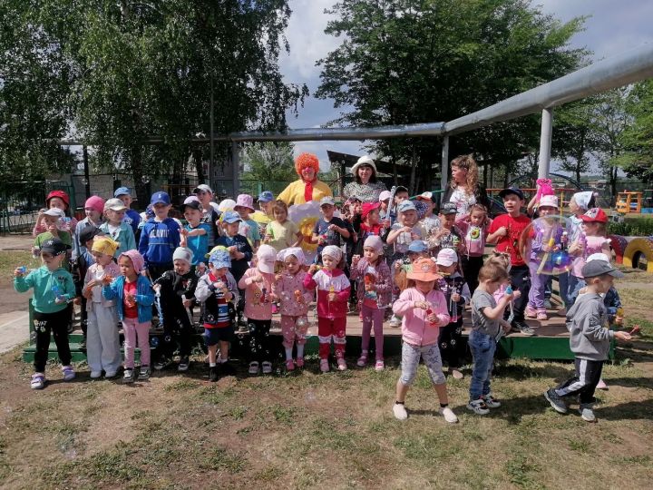 В детских садах Камских Полян прошли праздничные мероприятия