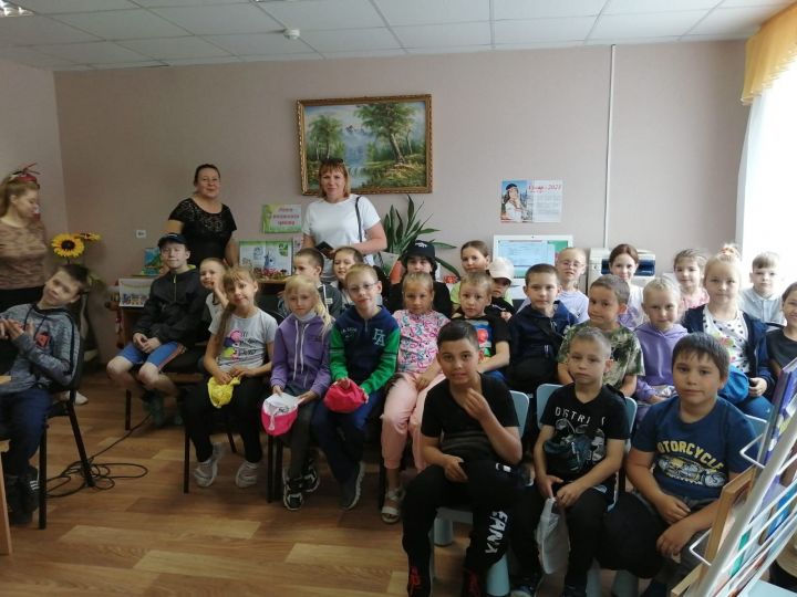 В рамках Международного дня борьбы с наркоманией сотрудники Камско-Полянской детской библиотеки пригласили воспитанников пришкольных лагерей на важный разговор