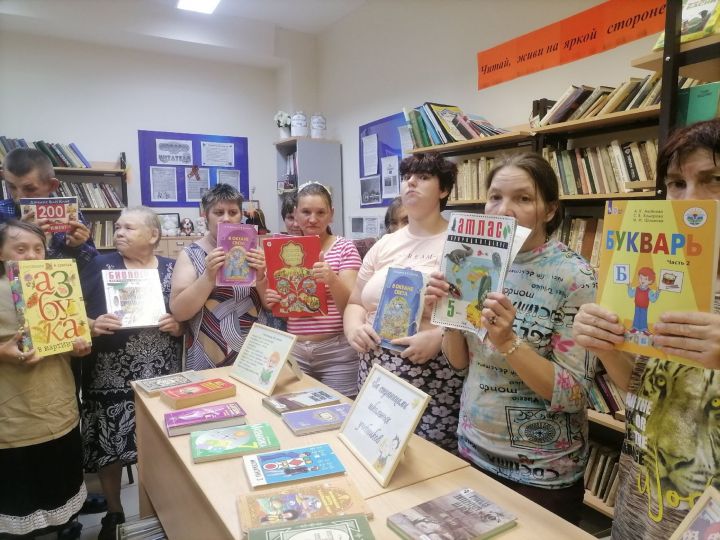 В Камско-Полянском доме-интернате прошла книжная выставка