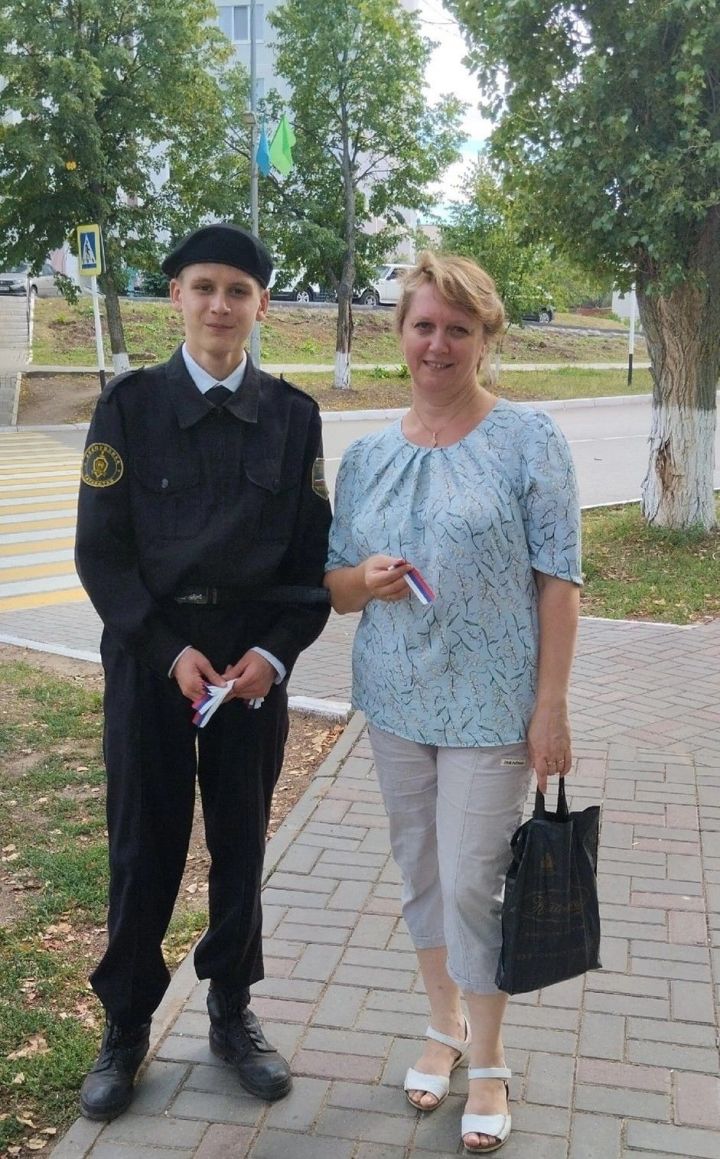Активисты отряда Форпост МБОУ «КПСОШ№ 1» НМР РТ провели акцию «Российский триколор»