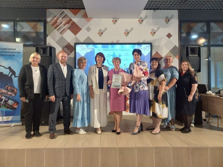 Директор Камскополянской школы № 1 победила в Зональном этапе Республиканского конкурса