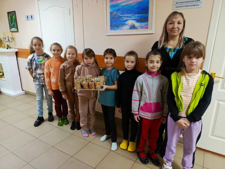 Воспитанники ЦДТ «Радуга» соорудили «съедобные» кормушки