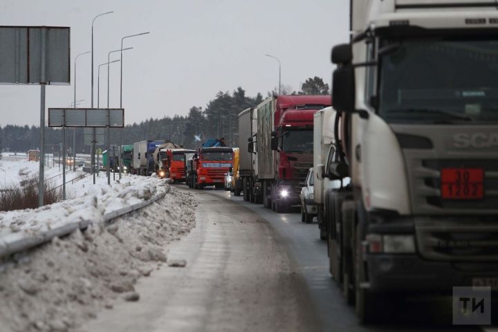 На региональных дорогах в Татарстане сняты ограничения на движение грузовиков и автобусов