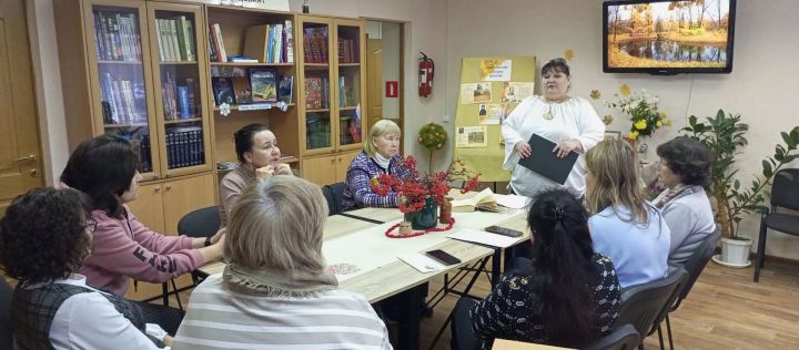 Литературный клуб «Родник» и читатели Камских Полян посетили литературно-музыкальную гостиную