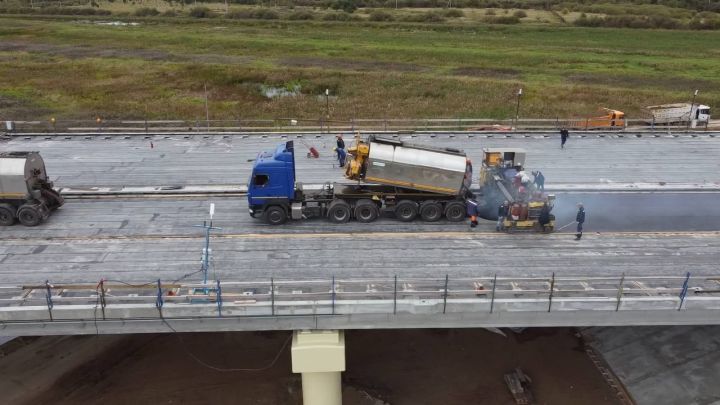 В Татарстане начались работы по устройству дорожного покрытия на мосту через Каму