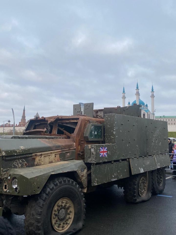 Некоторые жители Камских Полян посетили выставку подбитой техники НАТО в Казани