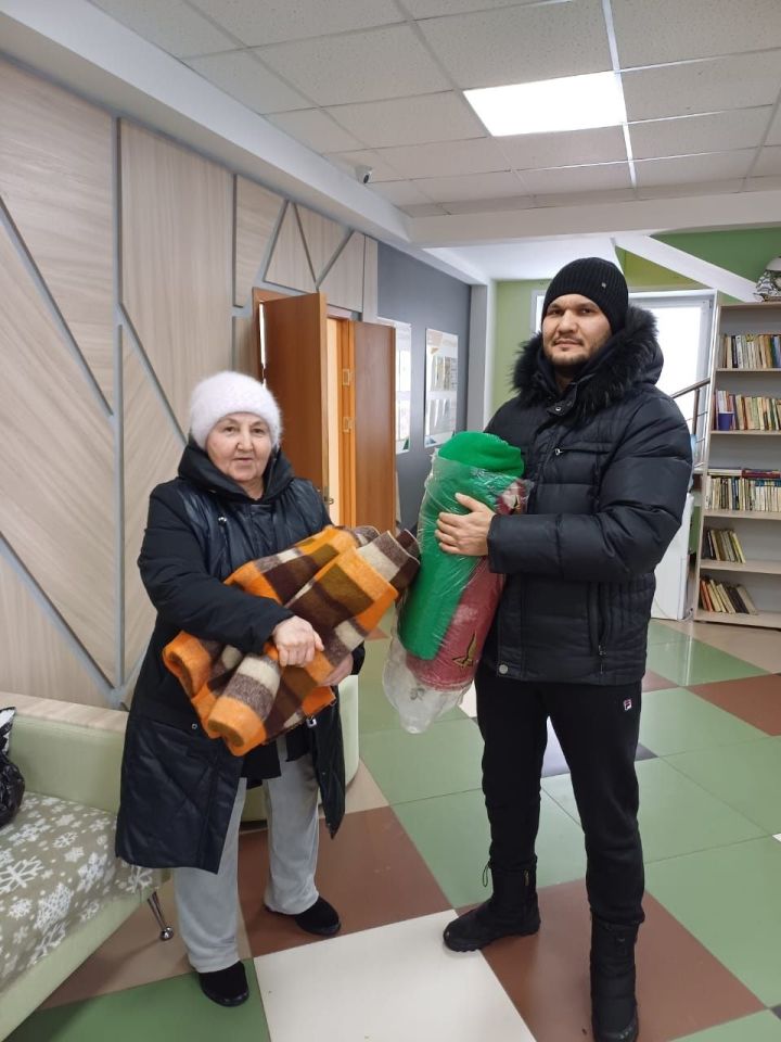 Жители Камских Полян продолжают оказывать гуманитарную помощь