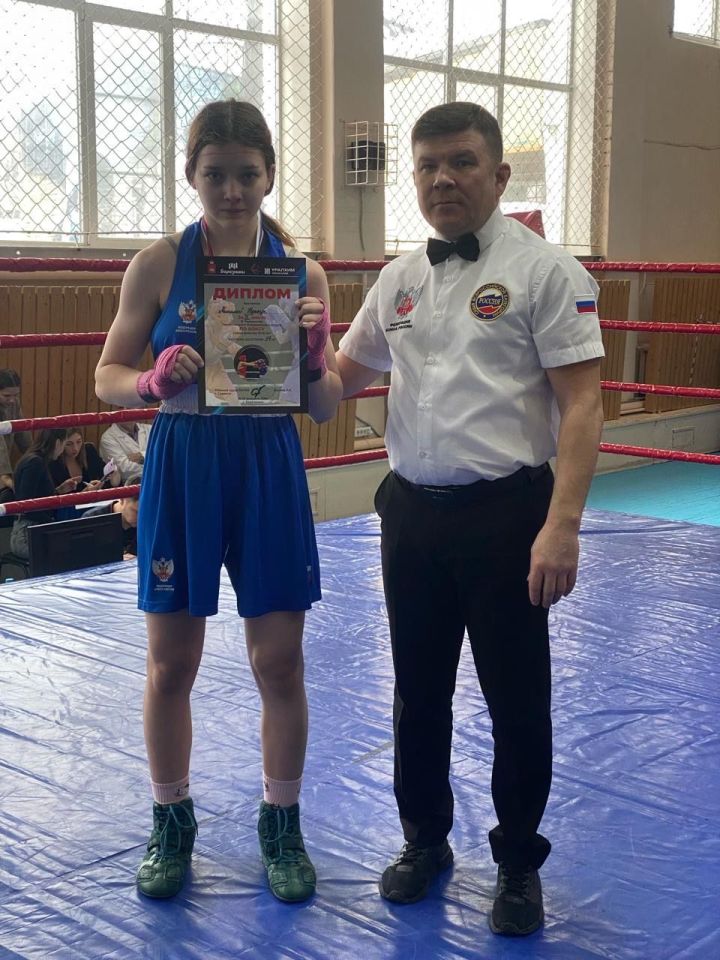 Камполянская девушка - боксер заняла призовое место в Чемпионате и Первенстве ПФО