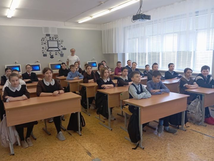 Для учащихся школы № 1 прошел классный час на тему: «Суицидальное поведение детей и подростков»