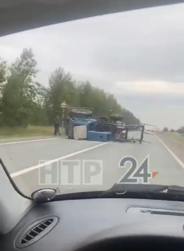 На трассе в Нижнекамском районе столкнулись трактор и автомобиль
