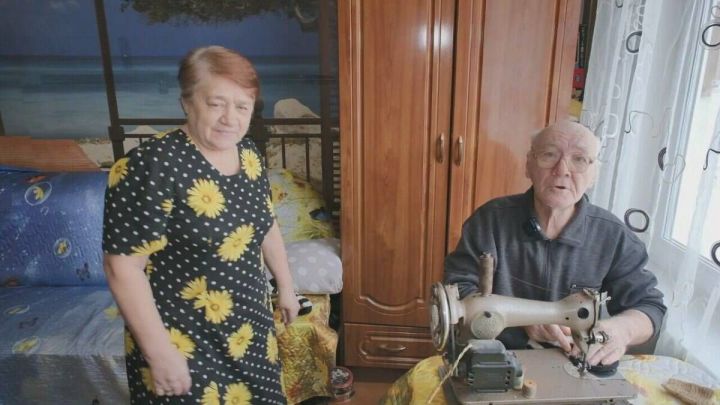 Супруги из Нижнекамска изготовили 2 тыс. носков для бойцов СВО