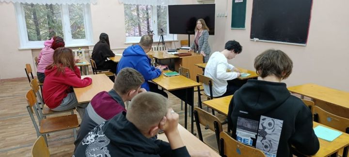 Студенты колледжа Камских Полян обсудили противодействие коррупции в формате открытого диалога