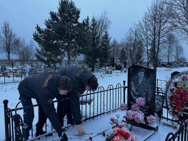 Чтобы помнили: отряд «Форпост» Камских Полян почтил память земляков‑героев