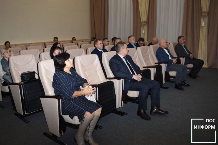 В исполнительном комитете Камских Полян прошла очередная сессия
