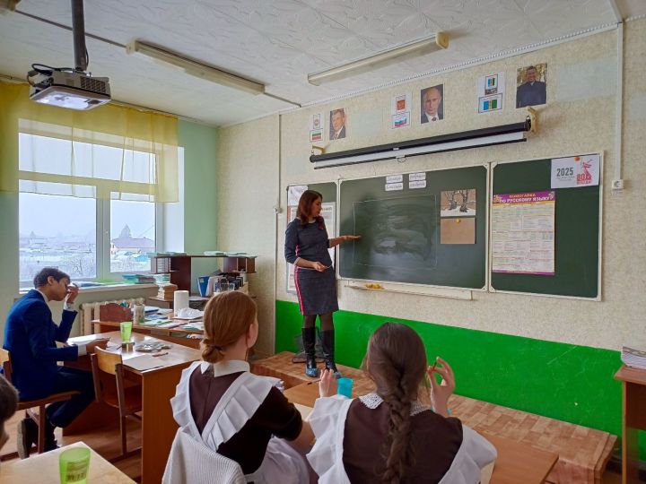 Зимние пейзажи: педагог ЦДТ«Радуга» провела  мастер-класс в Шереметьевской школе