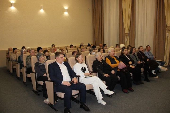 Глава Камских Полян встретился со старшими по домам