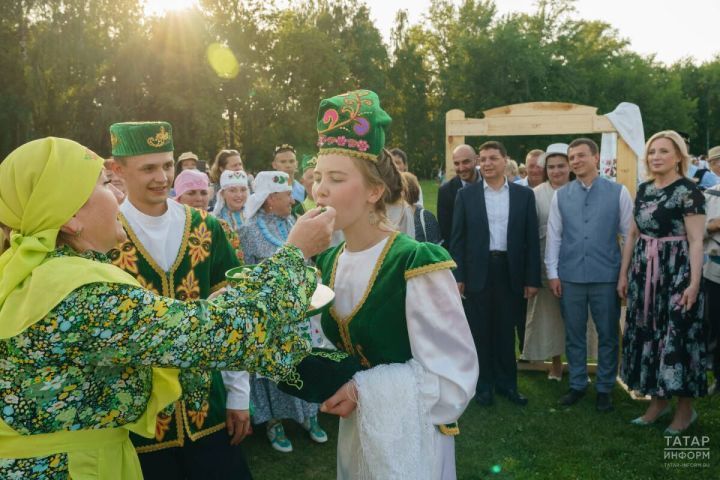 Гранты на свадьбы в национальном стиле: Минмол Татарстана поддерживает традиции