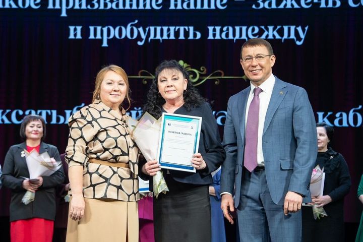 Работники культуры Камских Полян отмечены наградами